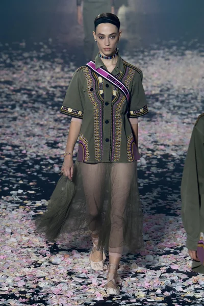 Look 37